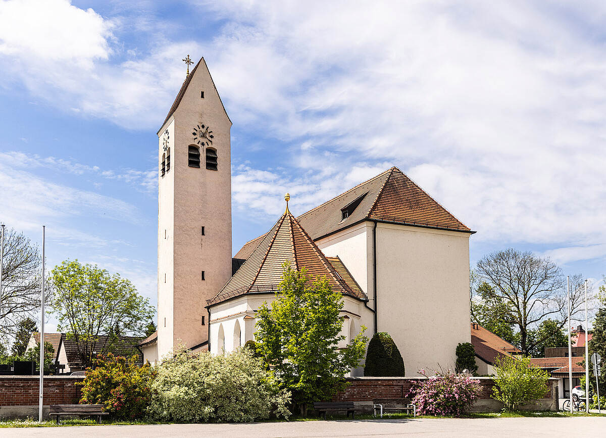 Historische Kirche St. Peter und Paul in Aschheim. Kirche St. Peter und Paul in Aschheim.